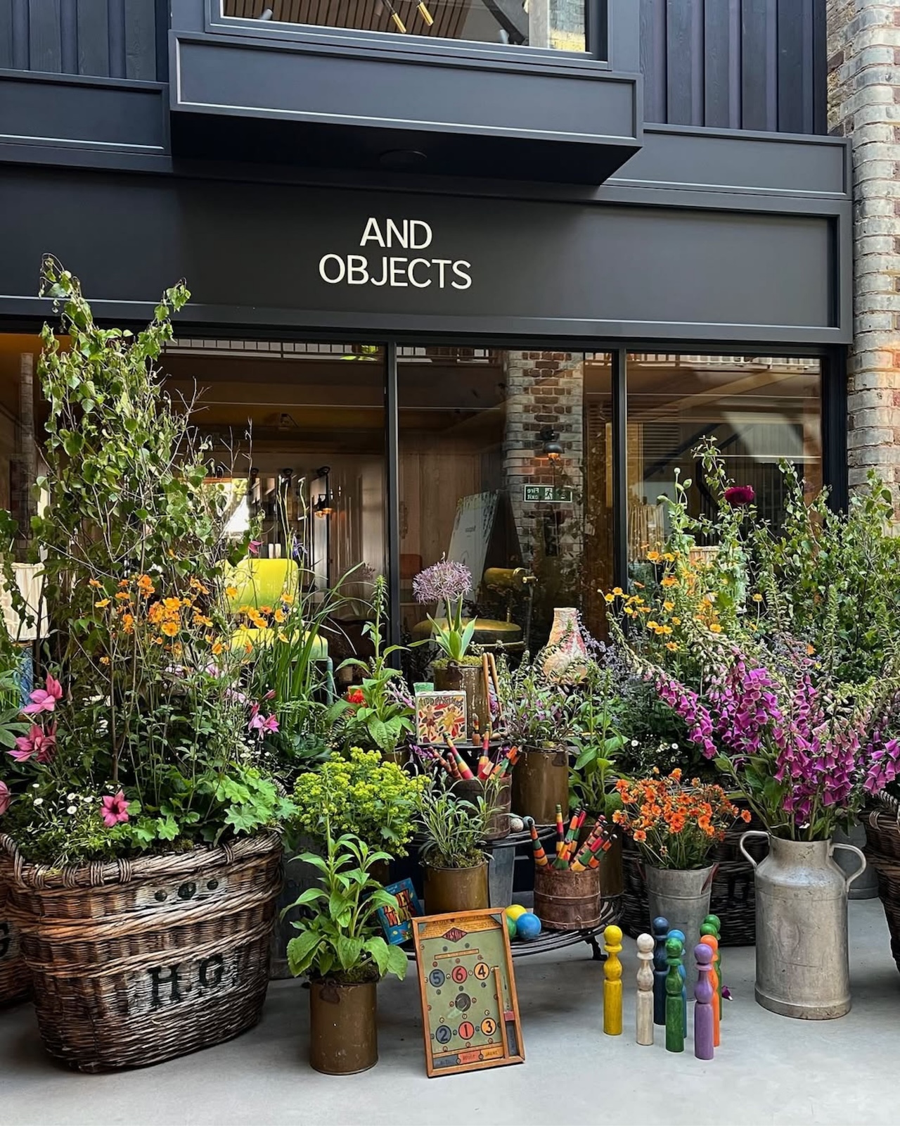 samsara-pimlico-road-and-objects-1